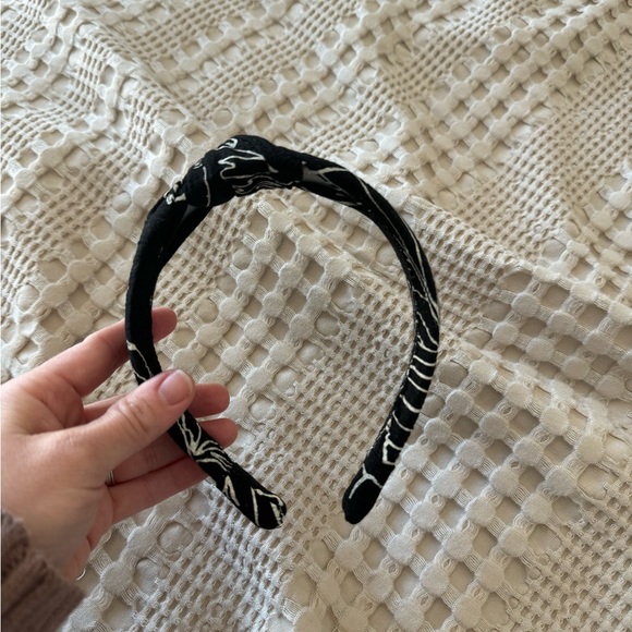 Sseko black and white floral headband - Picture 2 of 3